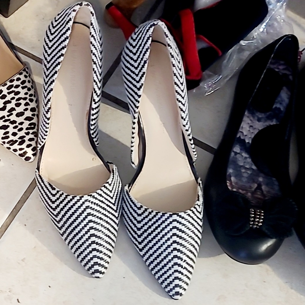 Stylish Black and White Women's Heels - Picture 2 of 6